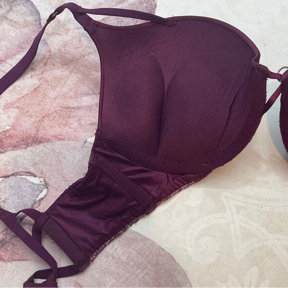 Victoria's Secret Bombshell Plunge Bra 32C - Picture 13 of 13